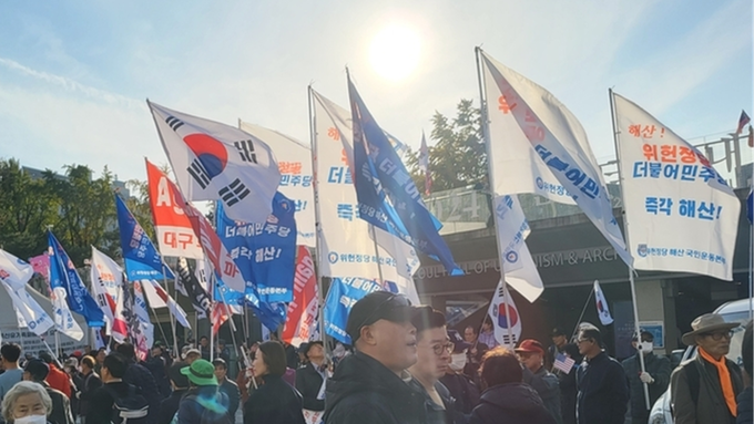 "해산하라! 더불어민주당", "이재명을 감옥으로!" -뜨거운 더불당해산 국민서명 집회 현장!